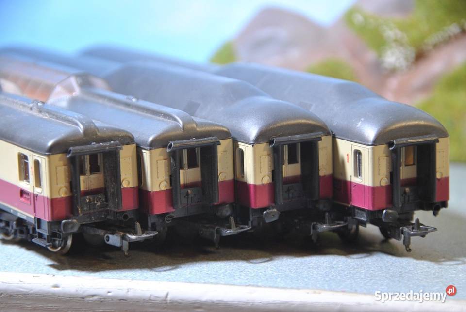 Wagon pasażerski restauracyjny RheinGold 187 H0 Warszawa