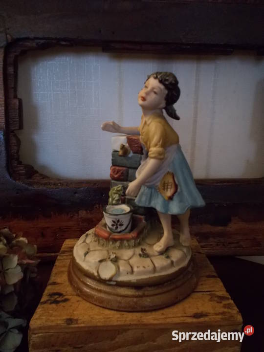 Włoska Figurka Dziewczyna Studni Vintage