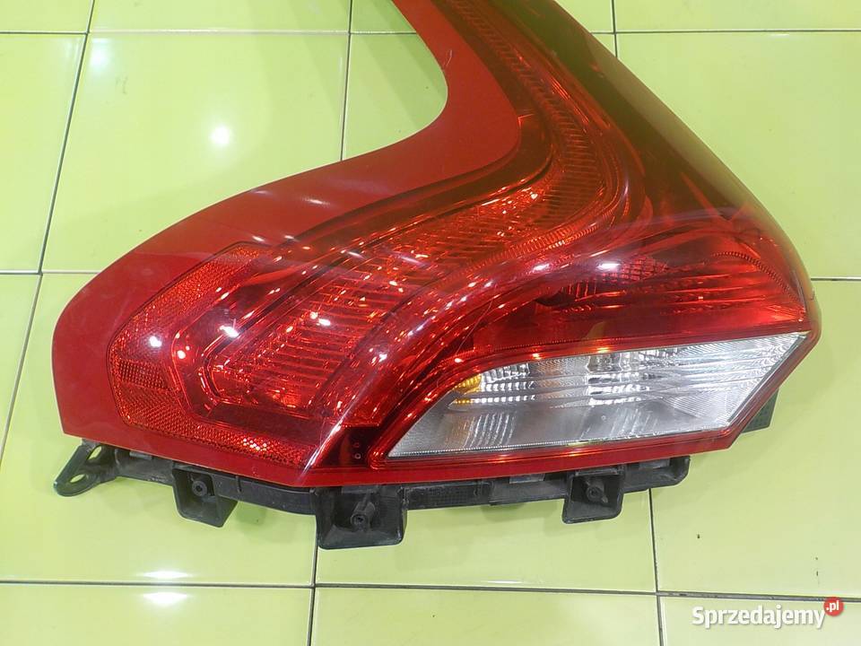 VOLVO V40 II LIFT RDESIGN 20 T2 18r HB 5D lampa osobowe Motoryzacja mazowieckie Suków