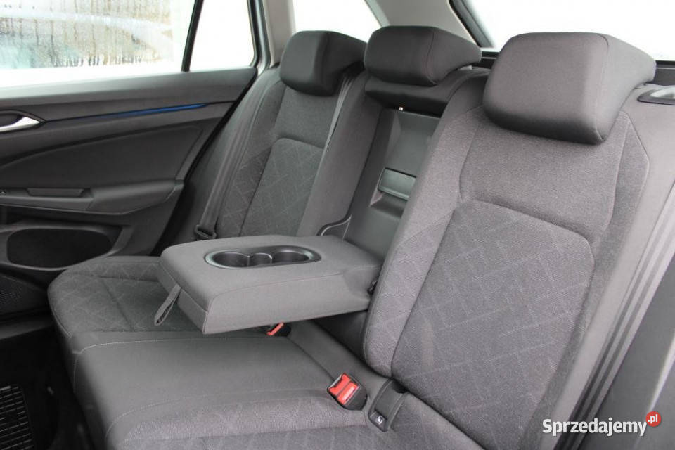 Volkswagen Golf 2022r ACC asystenci Carplay 130KM Golf Kraków sprzedam