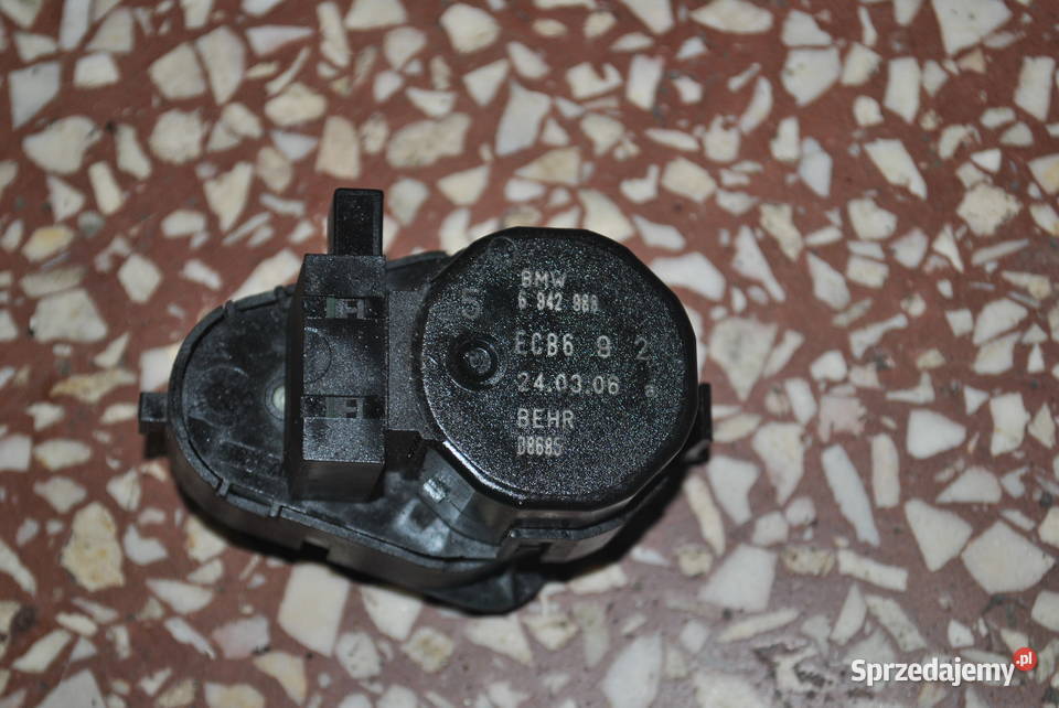 Siłownik wentylacji prawy BMW E60 E61 E63 E64 Poręba sprzedam