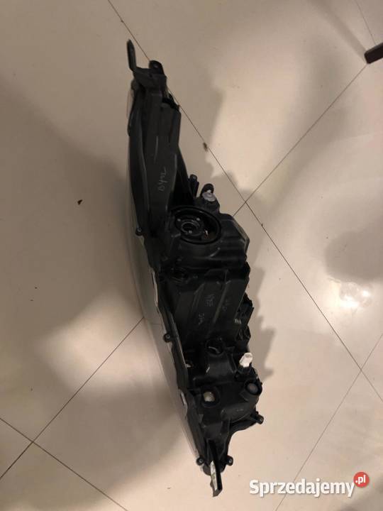 Toyota Yaris IV 2021 lampa prawa soczewka K06EU Części Częstochowa sprzedam