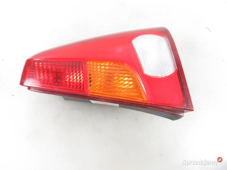 LAMPA PRAWA TYLNA DACIA LOGAN 8200211019