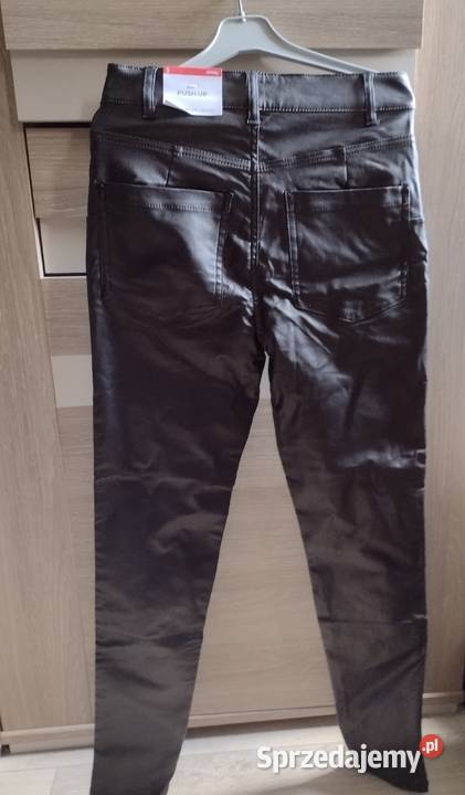 Nowe spodnie skórzane push up Sinsay rS Rozmiar 36(S) sprzedam