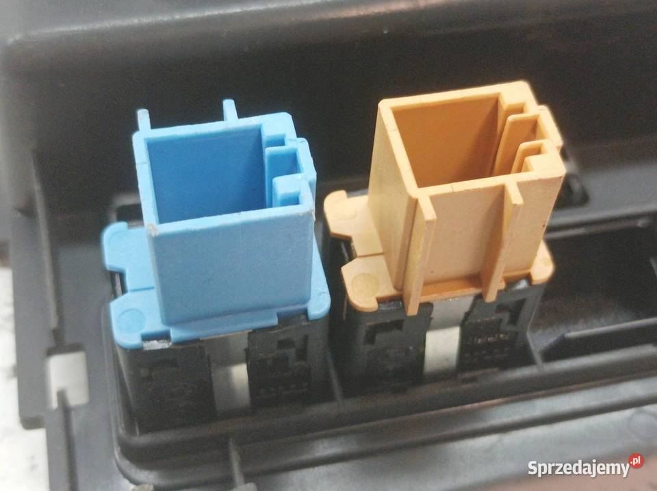 SCHOWEK GNIAZDO USB AUX 12V 5C 5G0035222E VW Schowki, półki