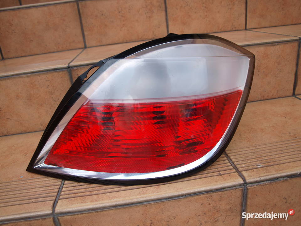 Opel Astra 3 H lampa prawa tył hatchback 2004 Kalisz