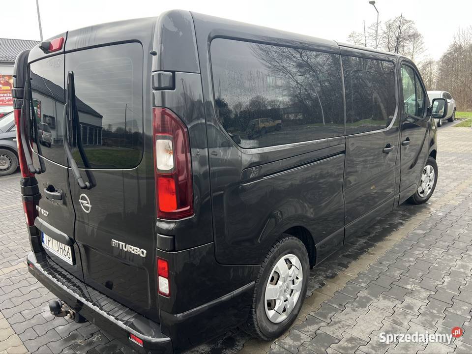 Opel Vivaro czarny Chroberz