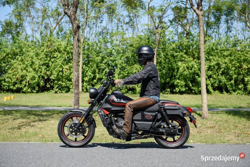 Motocykl UM RENEGADE VEGAS 125 cc chopper