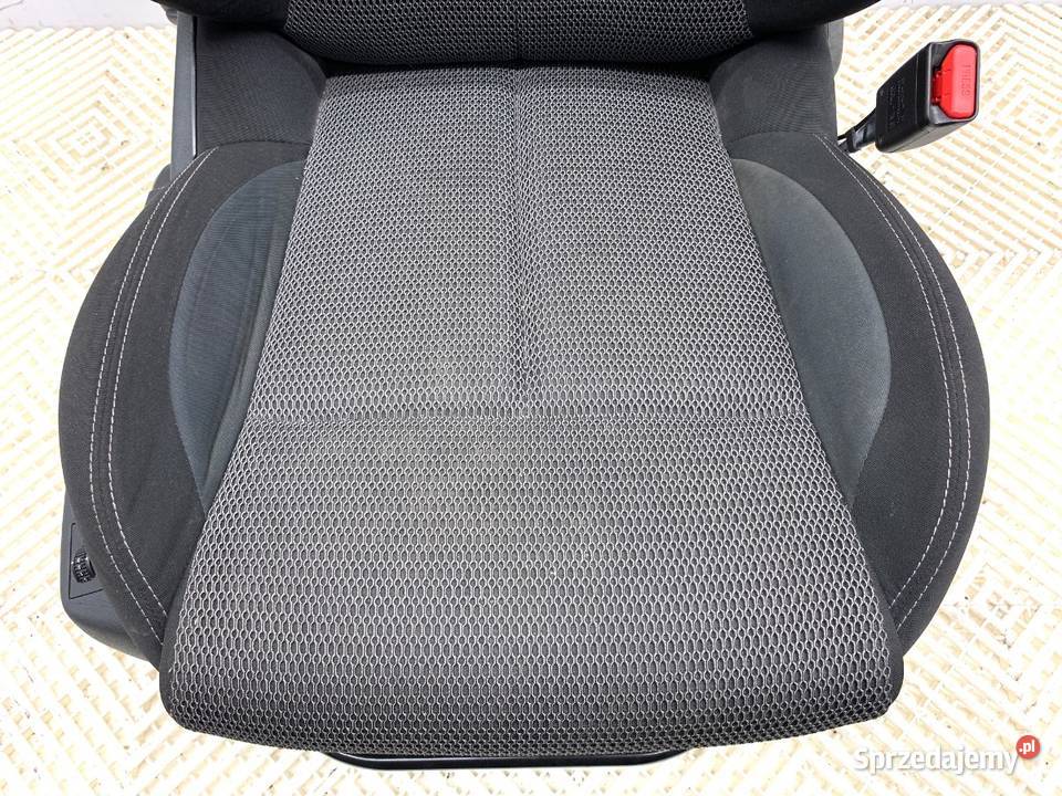 FOTEL PRAWY PRZÓD CITROEN C4 II Hatchback Fotele i kanapy sprzedam