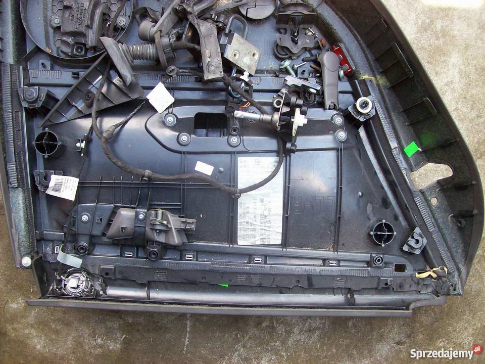 Pszycie drzwi tył prawe Audi A4 B6 szyba listwy Pozostałe Mirosławiec
