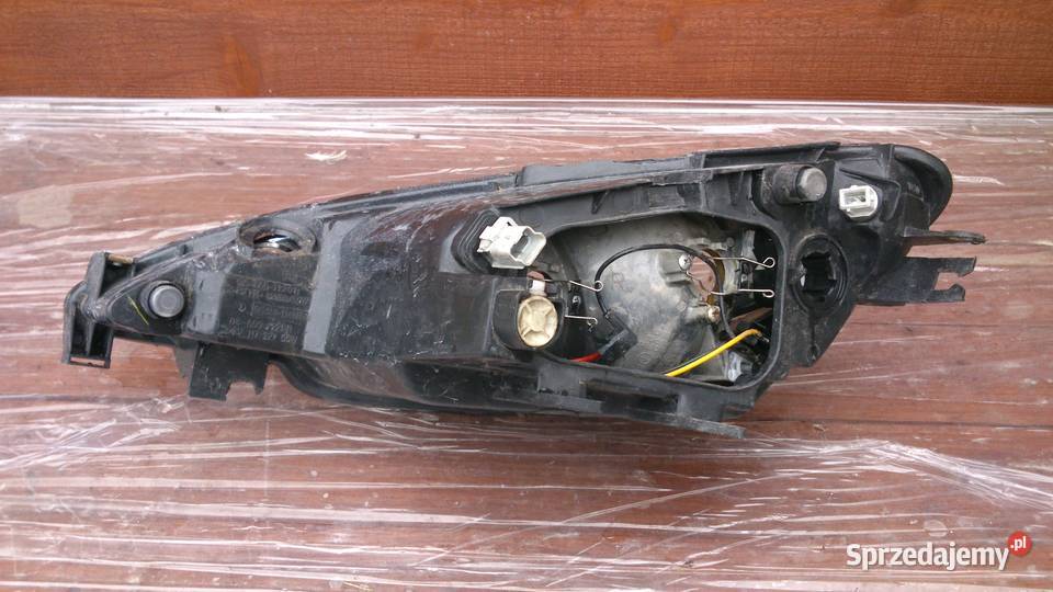 Lampa przednia prawa Peugeot Lisia Góra