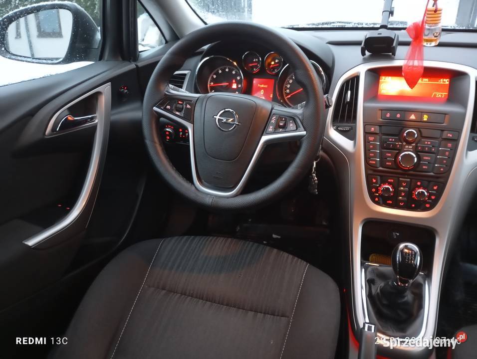 Opel Astra 2011 14 benzyna 16V Hak