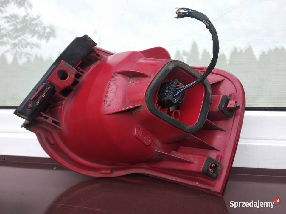 VW Passat B6 kombi Variant lampa tył tylna lewa osobowe Sieradz