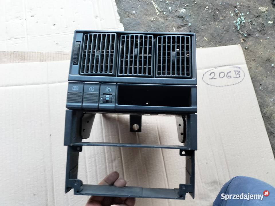 AUDI 80 B3 80B3 ŚRODKOWA KRATKA NAWIEWY PANEL Kamień-Kolonia