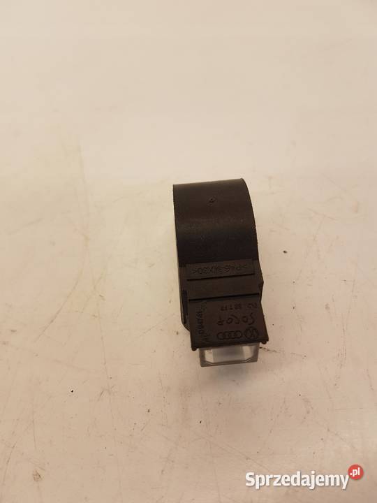 LAMPKA OŚWIETLENIE KABINY AUDI 4B0947415A Przystajń