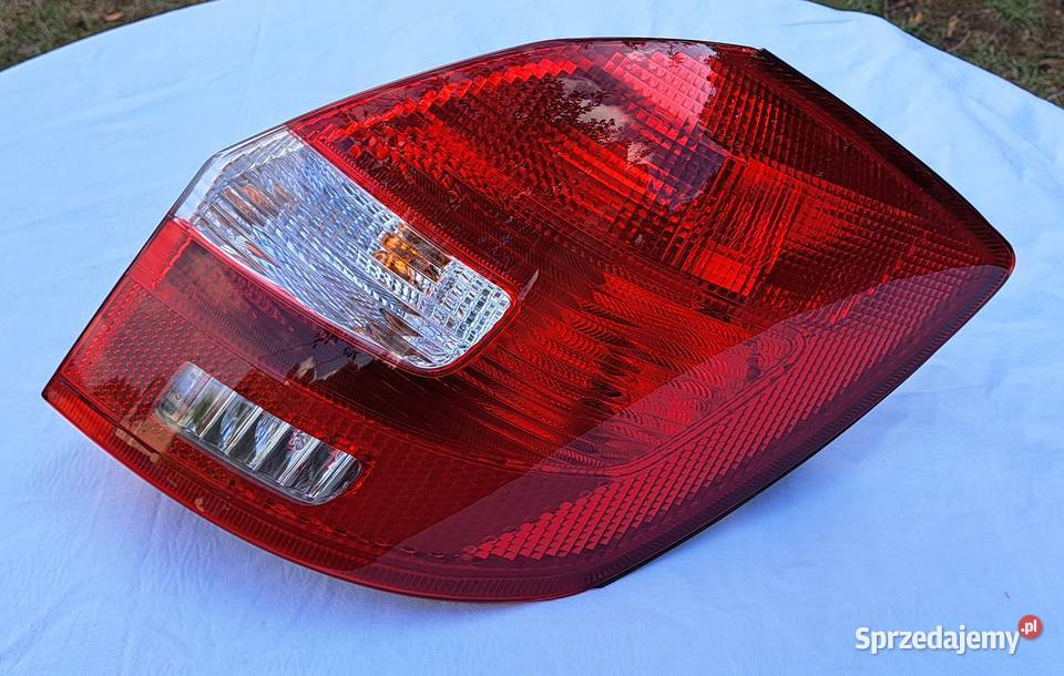 LAMPA PRAWA TYŁ TYLNA SKODA FABIA II LIFT KOMBI Mielęcin