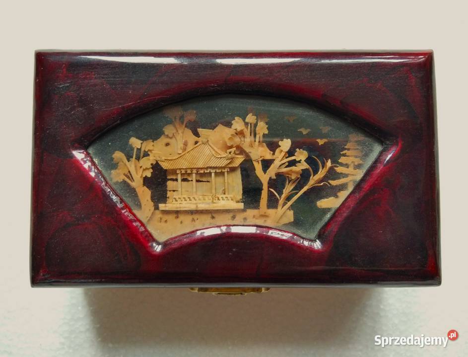 Piękna rzeźbiona chińska szkatułka pudełko na pomorskie Gdańsk