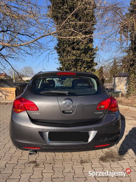 Opel Astra J 14 turbo 2011 r