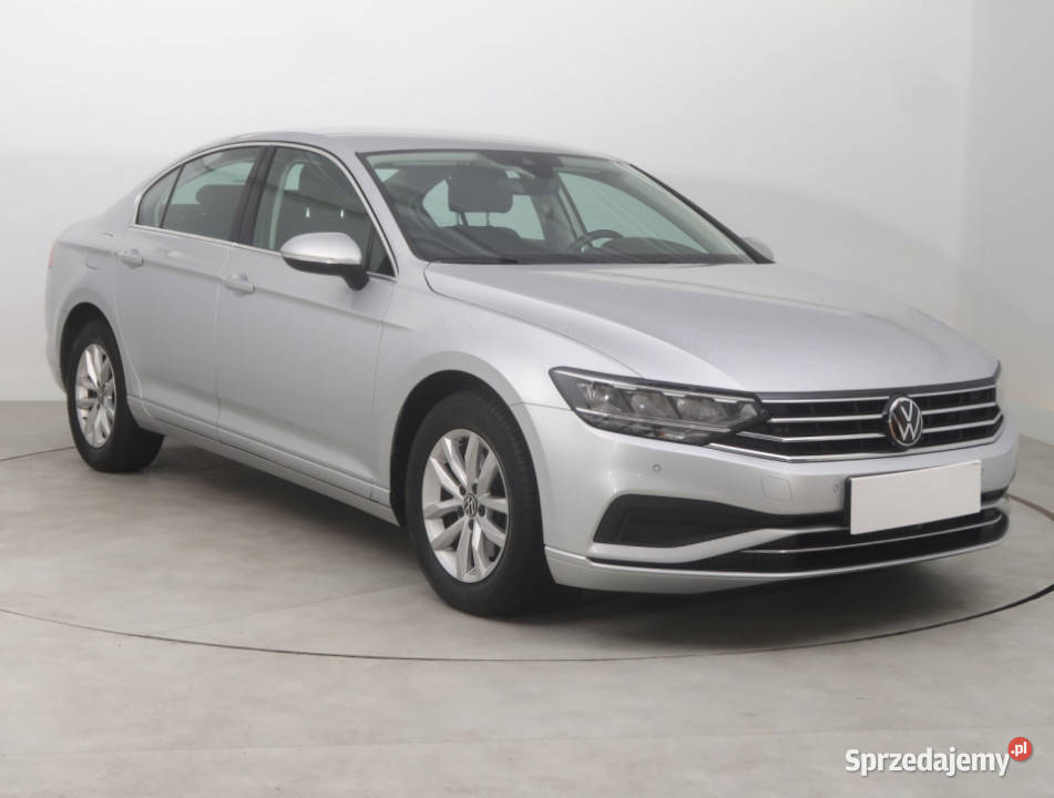 VW Passat 15 TSI podgrzewane fotele Samochody osobowe sprzedam
