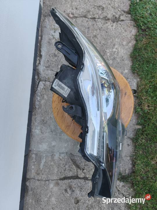 Toyota Auris II 2014 reflektory lampa lampy Łódź