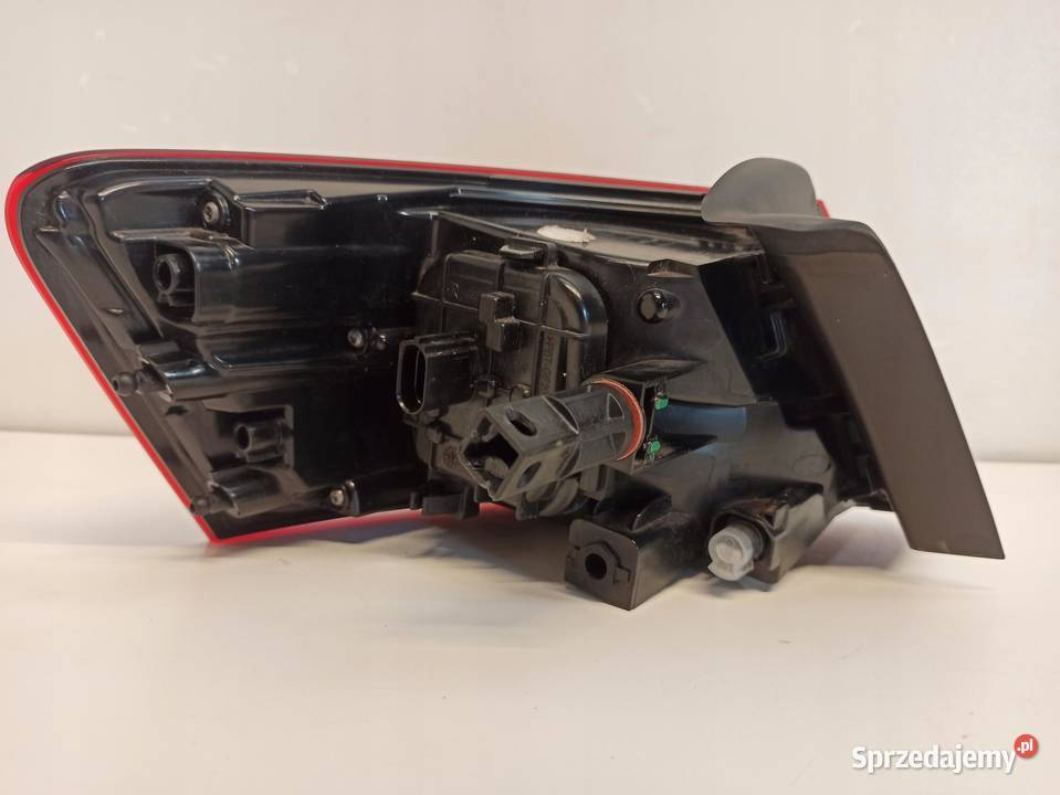AUDI A3 8V HATCHBACK LAMPA PRAWY TYŁ 8V3945070 osobowe