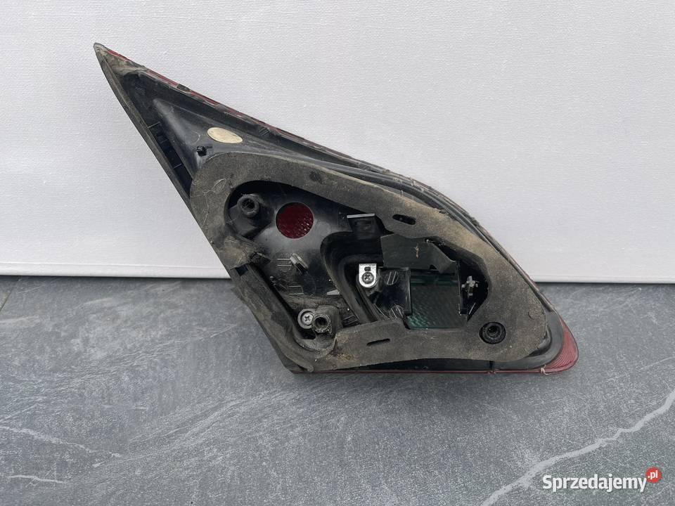 OPEL ASTRA 4 W KLAPĘ PRAWA LAMPA TYŁ Ostroróg sprzedam