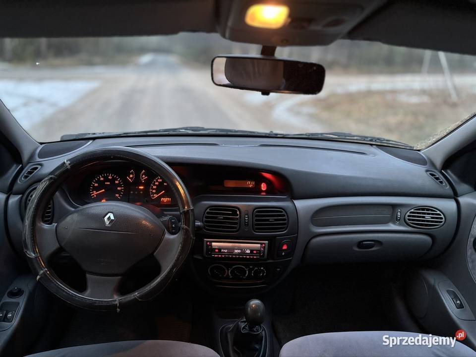 Renault Megane 14 benzyna 2001r 5 drzwi Rok produkcji 2001 Grodziec sprzedam
