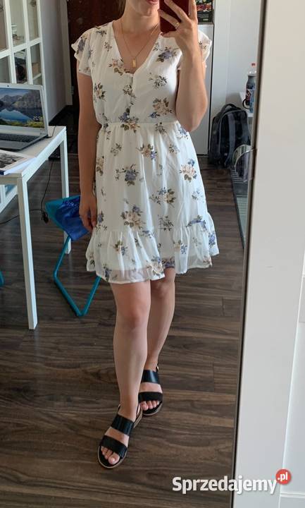 Biała sukienka w kwiaty Moda i Styl Ząbki