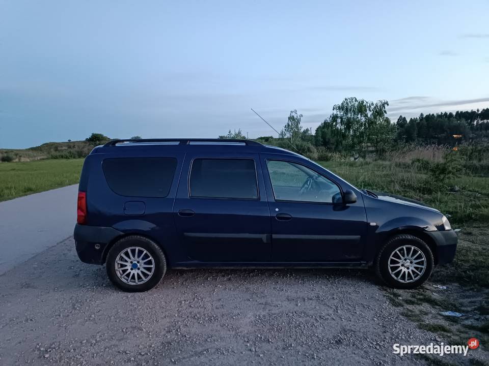 Dacia Logan mcv b+g auto ma abonament na rok parkingu w Kielcach 2 strefy