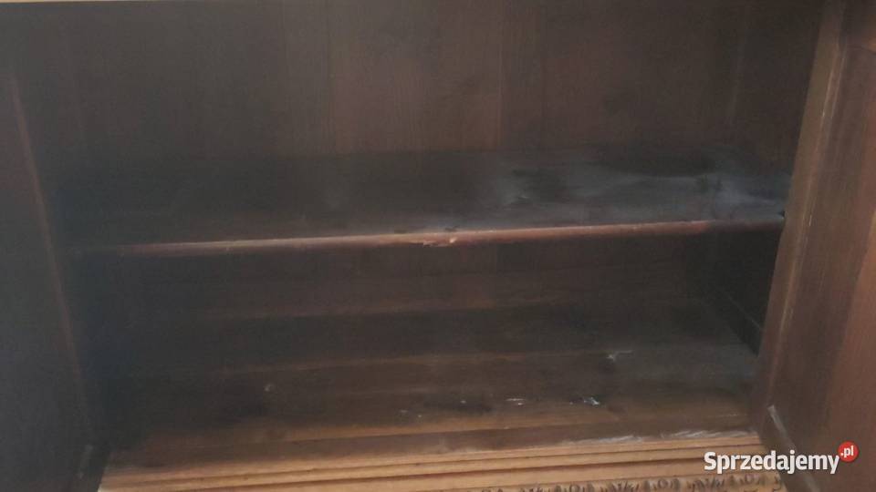 Antyczna komoda z rzeźbionymi motywami 130cm