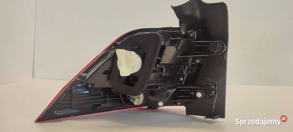 VW TIGUAN ALLSPACE LAMPA PRAWY TYŁ 5NL945096A sprzedam