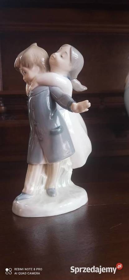 Figurka chłopca z teczką i z dziewczynką Zaphir pomorskie Gdańsk sprzedam