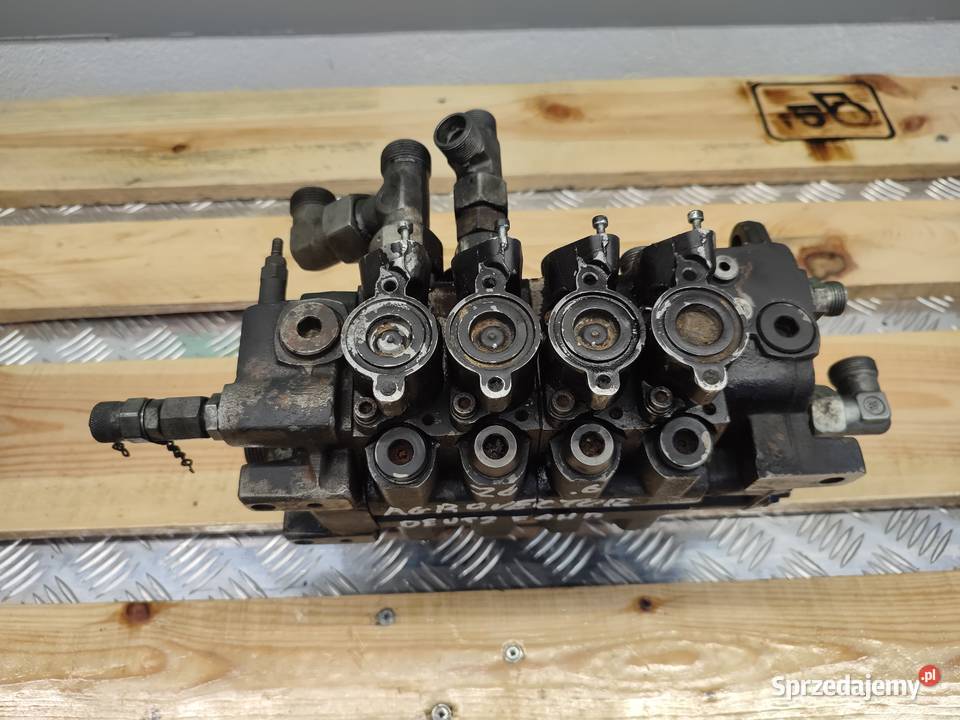 Rozdzielacz hydrauliczny DEUTZFAHR AGROVECTOR Wilkowo