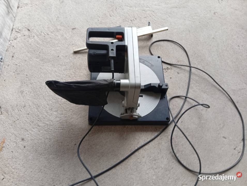 pilarka ukośna ukośnica Black Decker Plus SR700