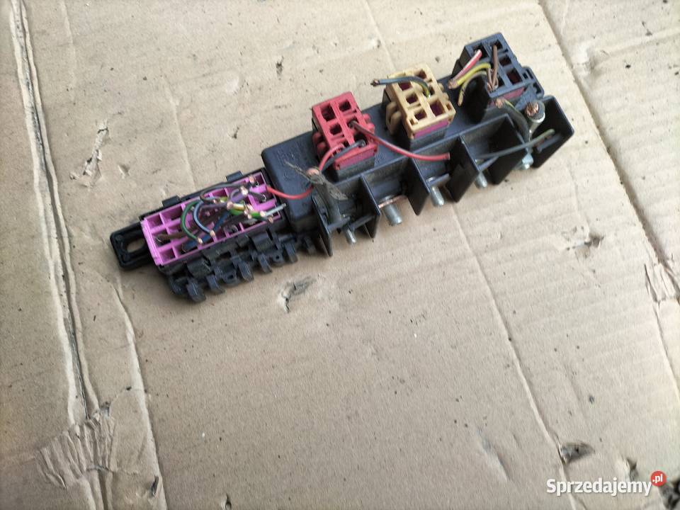 AUDI VW LISTWA RAMKA OBUDOWA UCHWYT PRZEKAŹNIKÓW osobowe Kamień-Kolonia