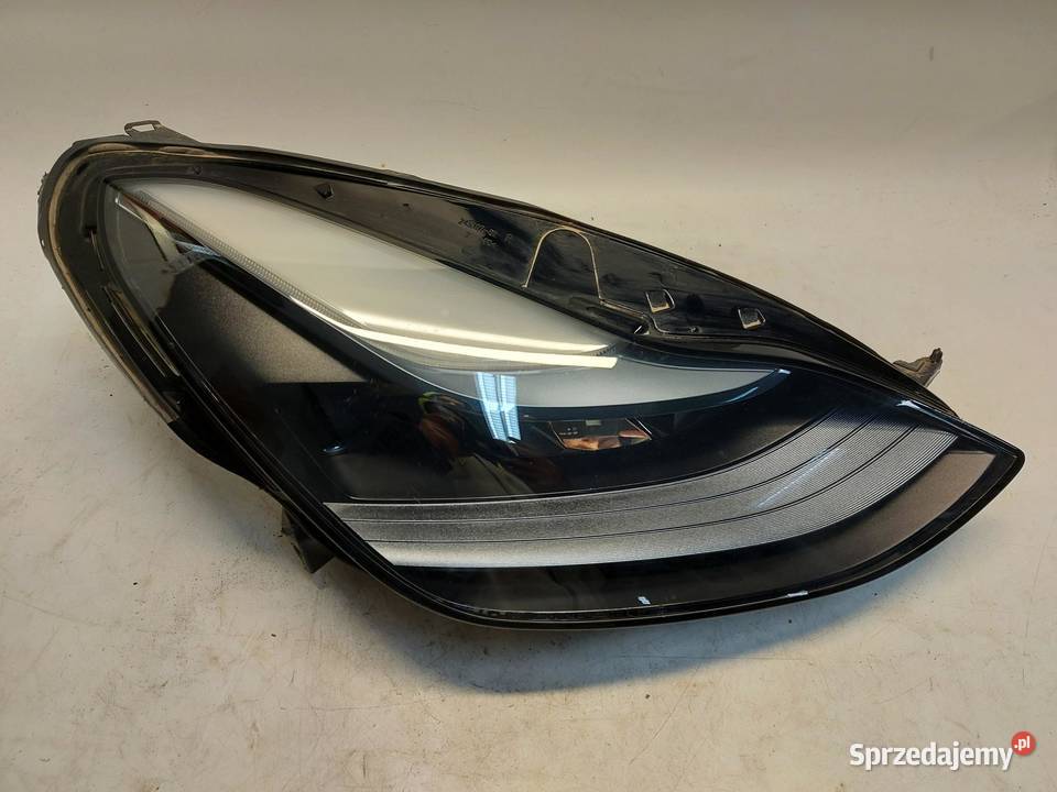 TESLA MODEL Y 2023r Lampa przód LED prawa UK RHD sprzedam