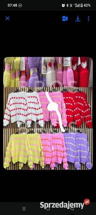 Różowy sweterek w serduszka Swetry i golfy