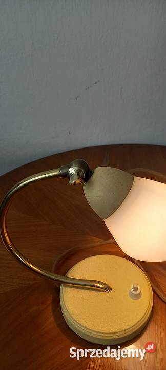 Mała lampka nocna z kloszem z lat 5060 ubwieku