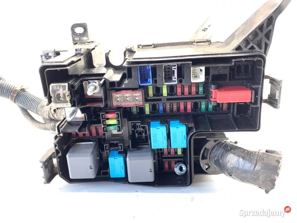 SKRZYNKA BEZPIECZNIKÓW TOYOTA RAV 4 IV SUV 25