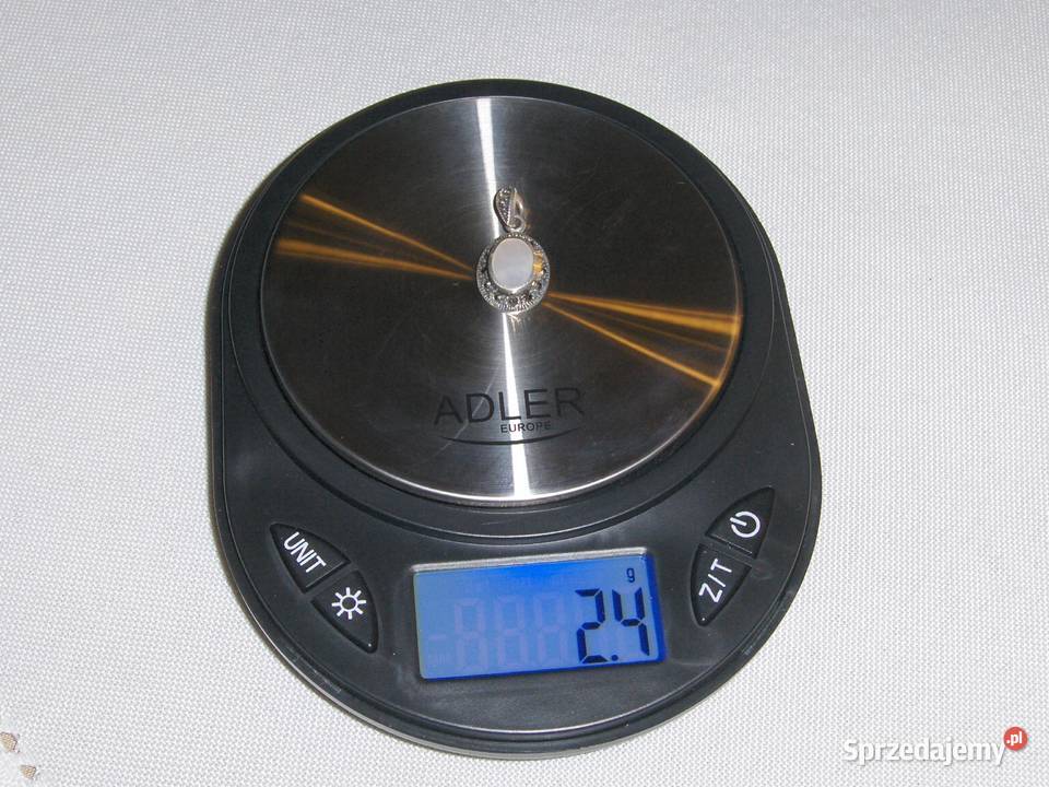 Srebrny wisiorek z markazytami i masą perłową