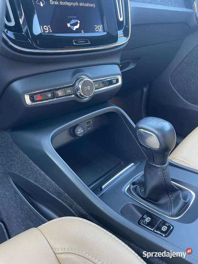 Volvo XC40 Momentum Pro Niski przebieg 105 sprowadzony