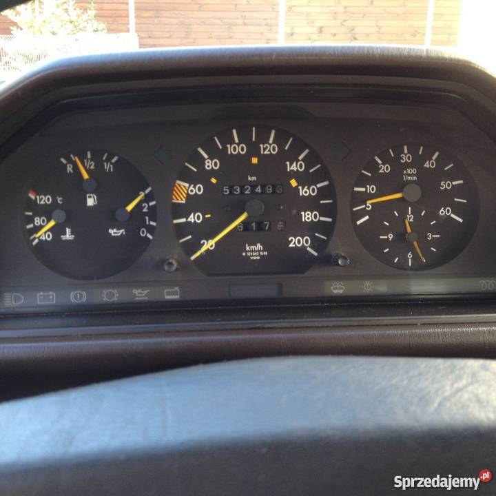 Mercedes W124 250D sedan 1988r wąska listwa hak W124 Legnica
