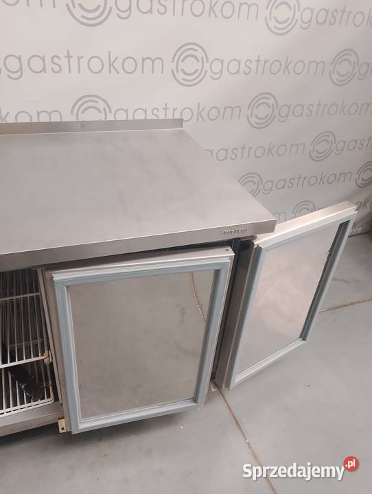 STÓŁ CHŁODNICZY 3DRZWIOWY DM9400304