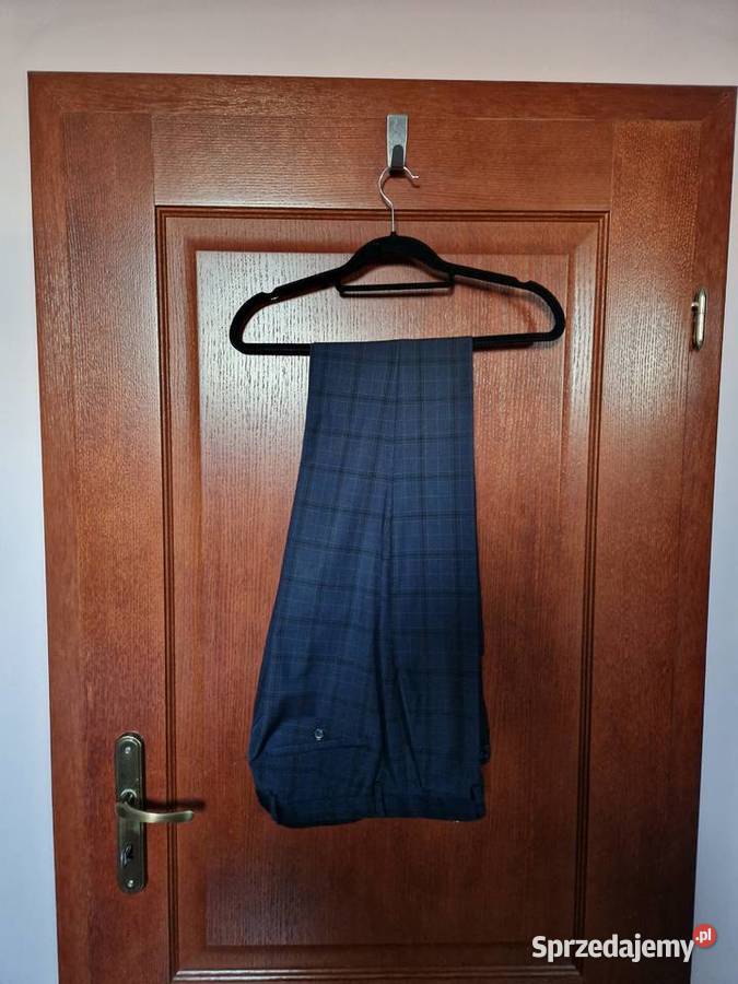 Nowy granatowy garnitur z metką na studniówkę Odzież wyjściowa Bibice sprzedam