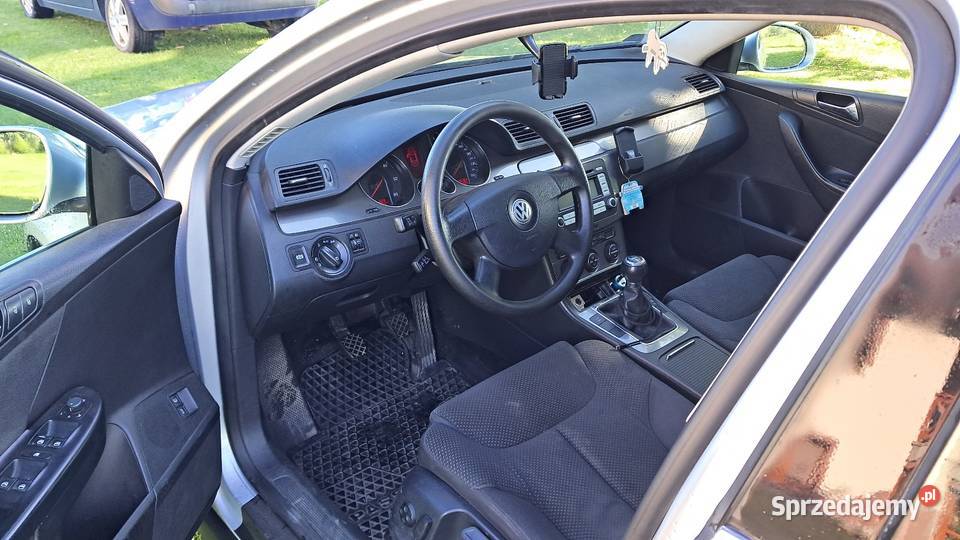 Volkswagen Passat srebrny Maruszyna