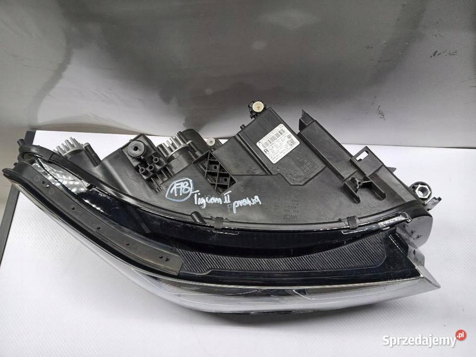 LAMPA PRZÓD PRZEDNIA PRAWA VW TIGUAN II osobowe