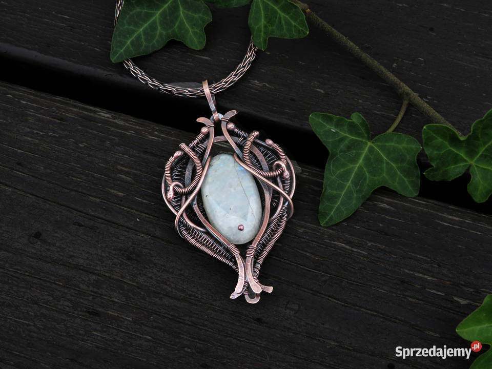 Miedziany wisiorek kamień księżycowy rękodzieło Wieliczka sprzedam