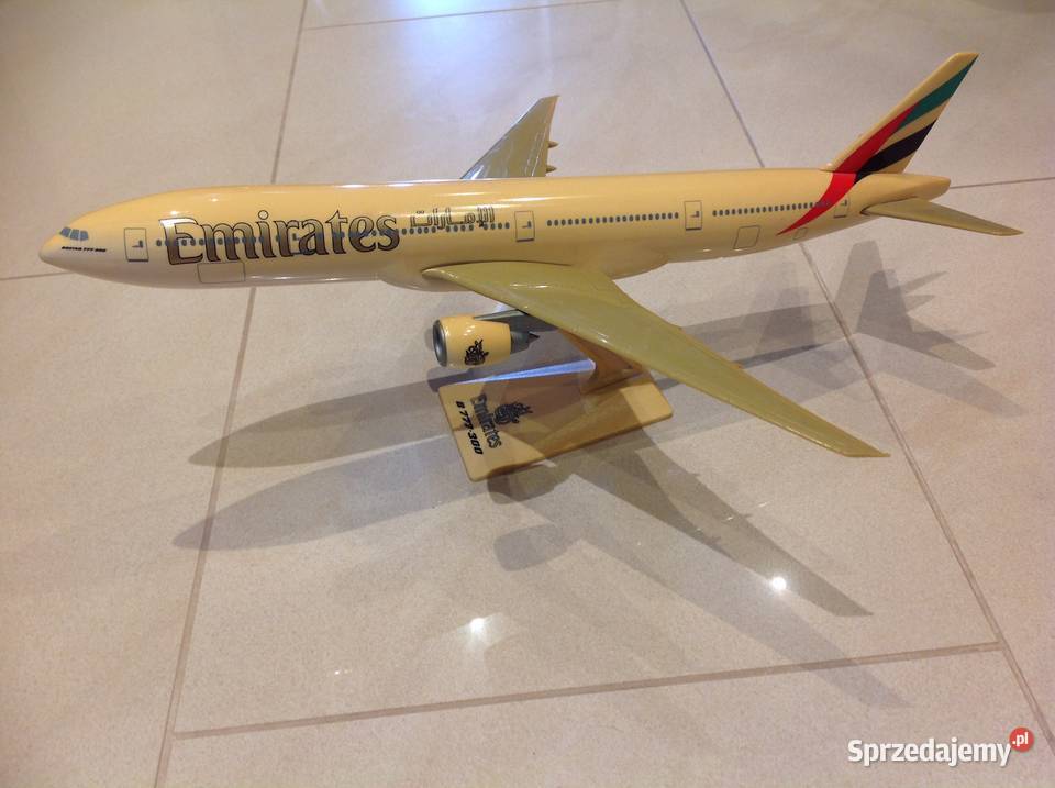 Model Samolotu Emirates B 777300 Dekoracja lubuskie Nowa Sól