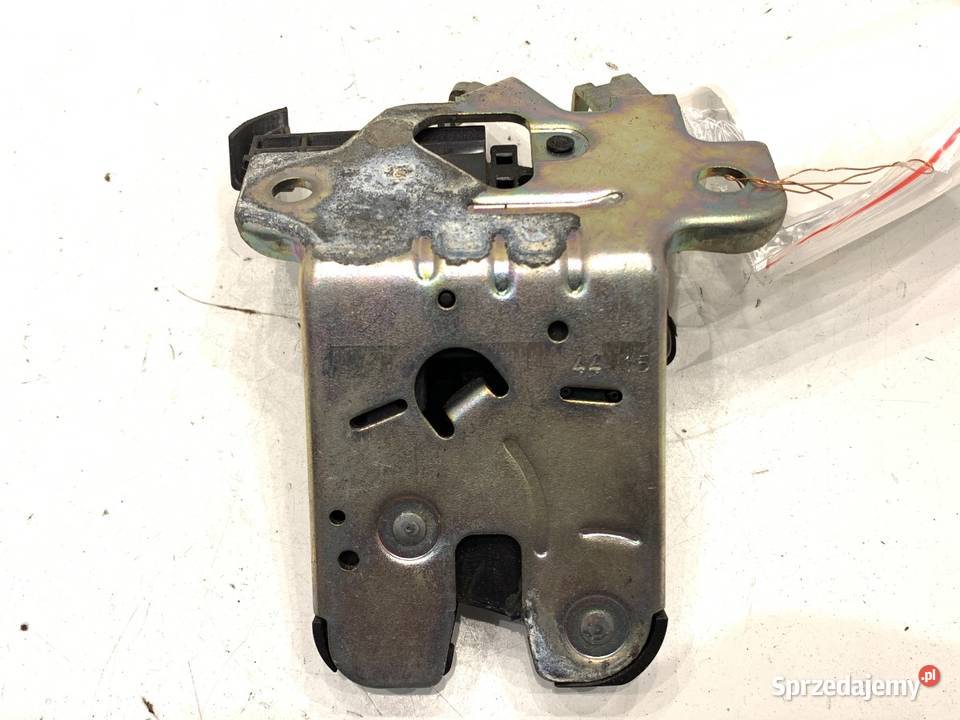 ZAMEK KLAPY TYŁ VW PASSAT B8 SedanLimuzyna