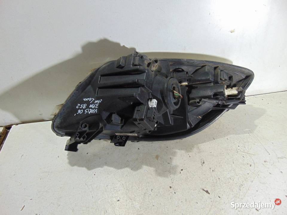 LAMPA LEWY PRZÓD TOYOTA YARIS II 811500D120 osobowe sprzedam